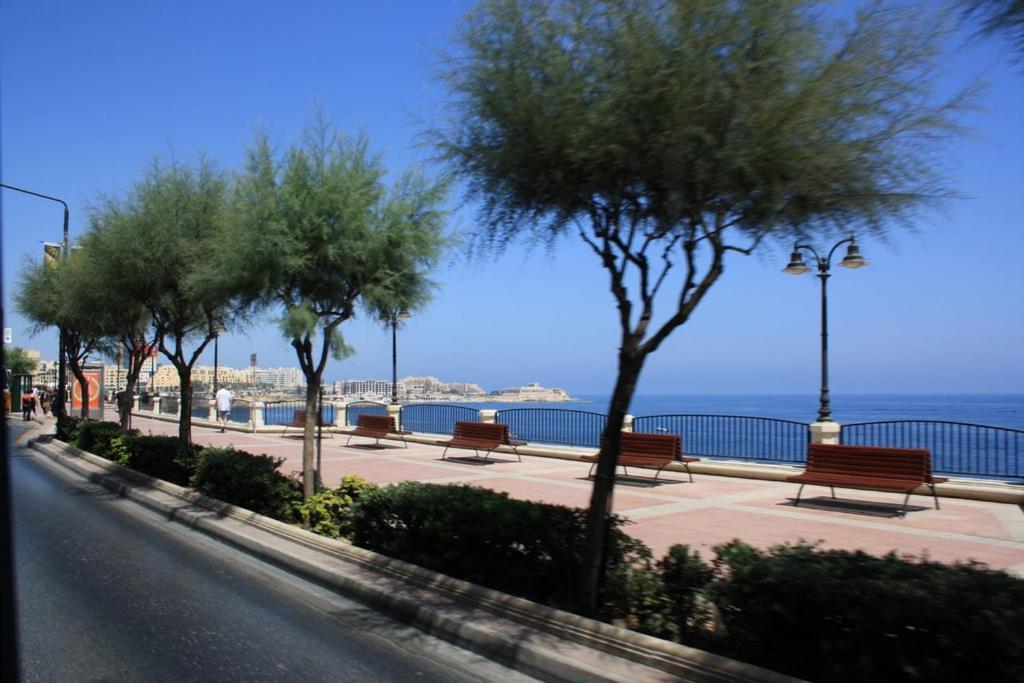 Luxury Apartment, Prime Location in St Julians San Ġiljan Extérieur photo